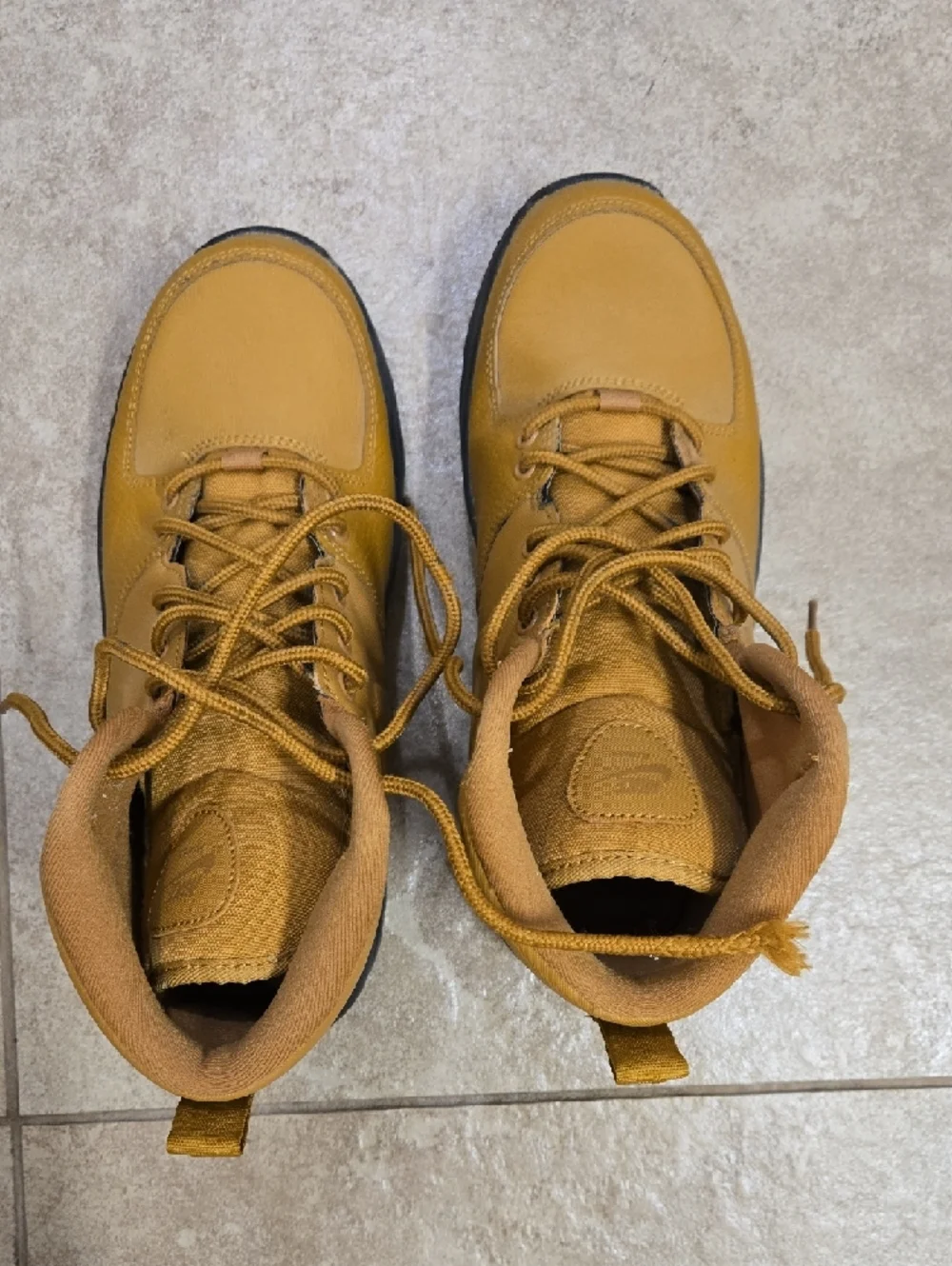 Boys Nike  Wheat High-Top Boots in Mustard/Black Size 7Y